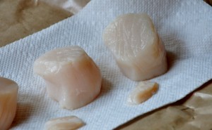 How to remove the foot from the scallop