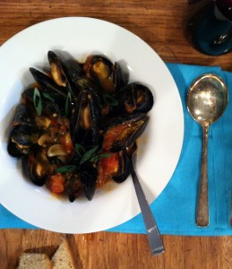 Mussels w Tomato-Peanut Satay w Garlic & Basil Seafood Lady
